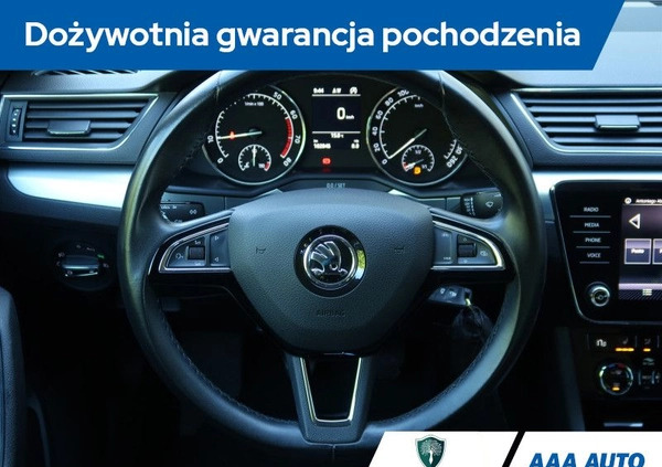 Skoda Superb cena 77000 przebieg: 102841, rok produkcji 2019 z Siedlce małe 326
